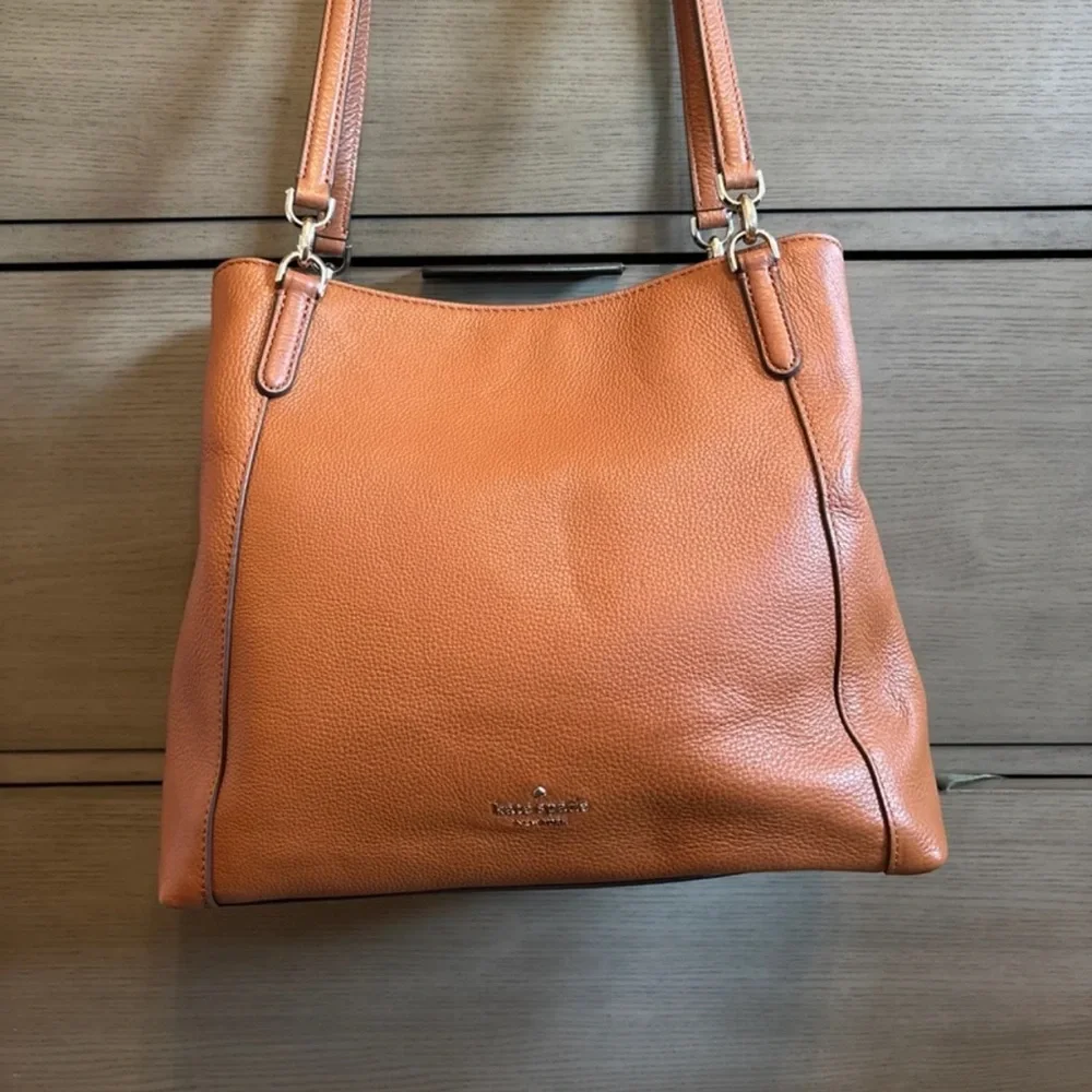 Kate Spade Tan Shoulder Bag with Trapezoidal Design - Picture 2 of 7